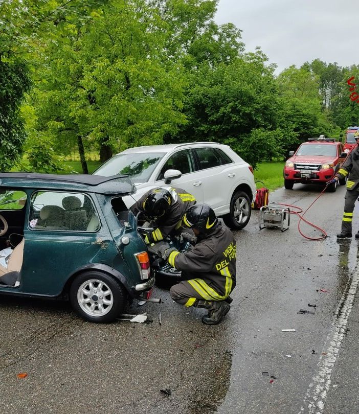 Schianto tra 3 auto a Roccapietra, ferita una donna