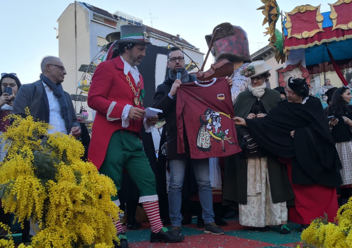 Borgosesia Calcio: “Aperta l’asta benefica delle maglie celebrative del Carnevale”.