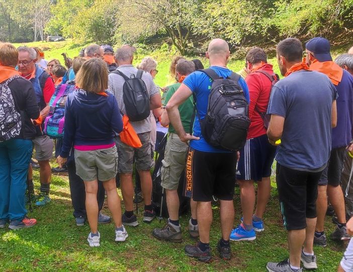 Cravagliana, “AlGir 2023”: la passeggiata benefica, per l’acquisto di defibrillatori. Foto e video di Claudia Crolla.