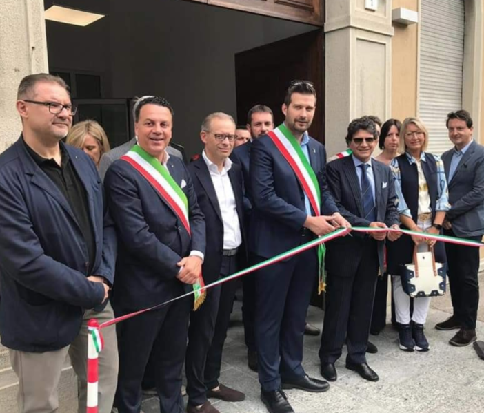 Il taglio del nastro degli uffici dell'Agenzia delle Entrate