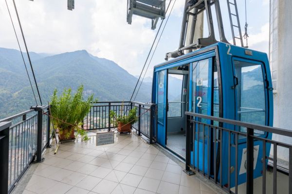 Varallo: Riaperta la funivia del Sacro Monte
