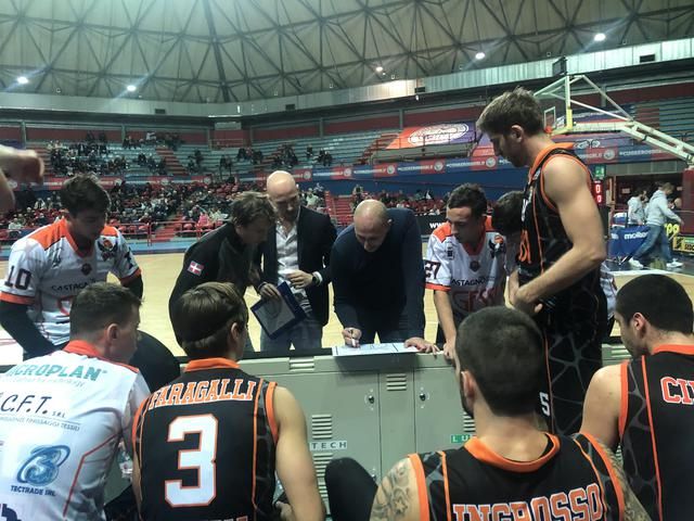 Valsesia Basket accusata di comportamenti razzisti dal coach di Montecatini