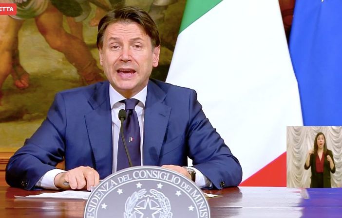 Conte: &quot;Riapriamo con rischio calcolato, ma non possiamo fermarci ora. Da lunedì riprende la vita sociale&quot;