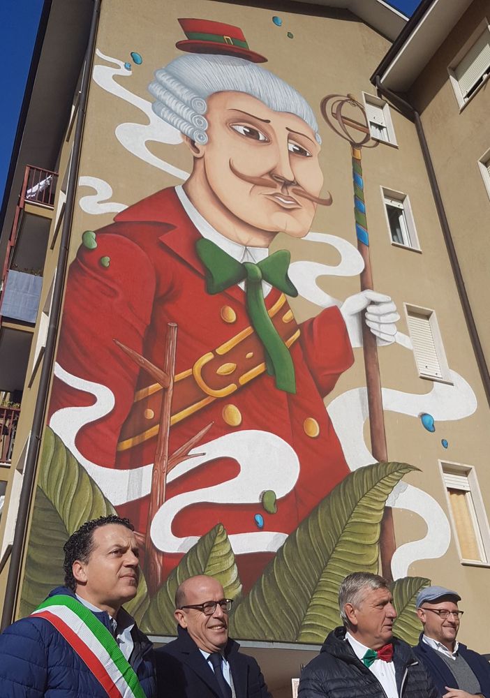 A Varallo inaugurato il murales sulla palazzina ATC