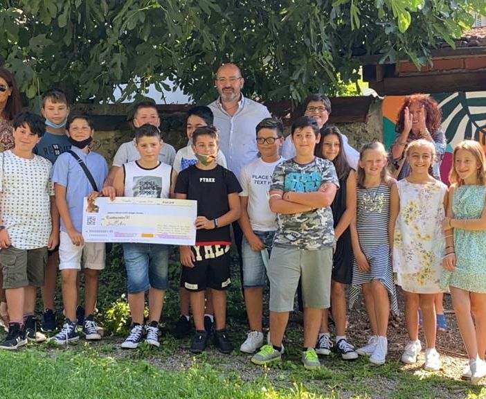 Ultimo giorno di scuola per gli alunni della quinta elementare dell'istituto Tanzio da Varallo