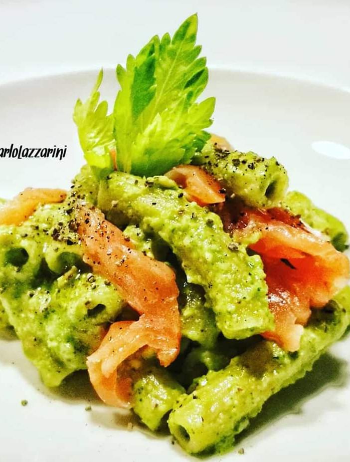 Ricetta: Pasta con sedano e salmone affumicato
