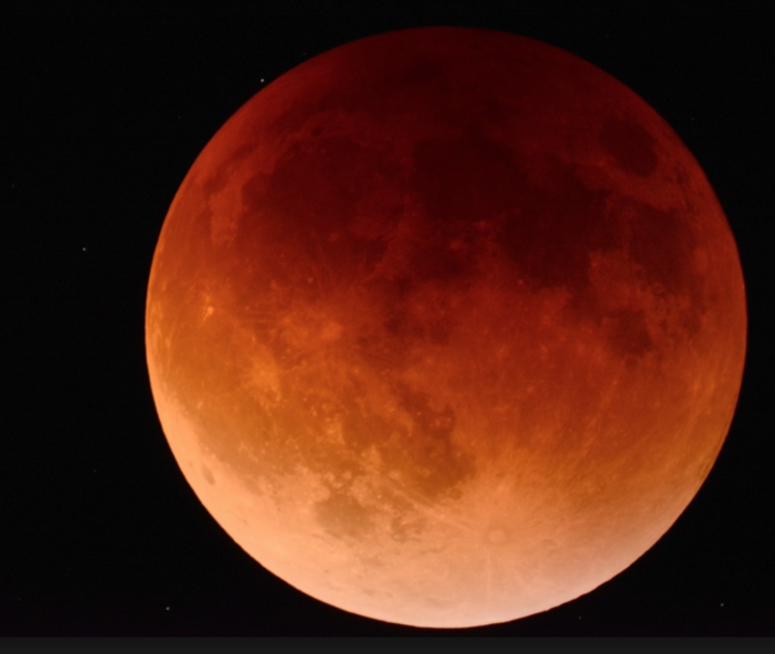 Occhi al cielo per l'eclissi di luna: Sarà visibile in tutta Italia