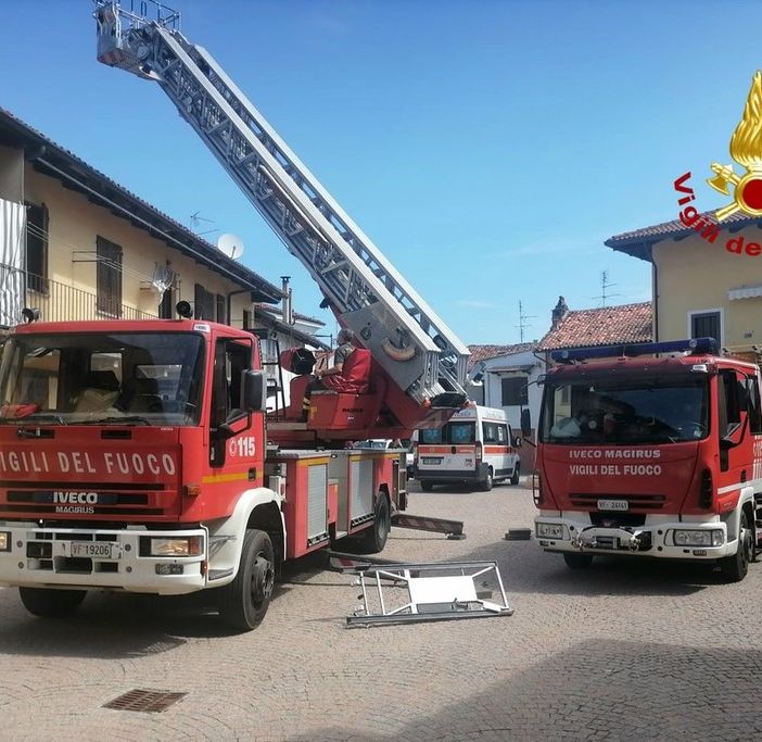 Malore in casa, intervengono i Vigili del Fuoco.