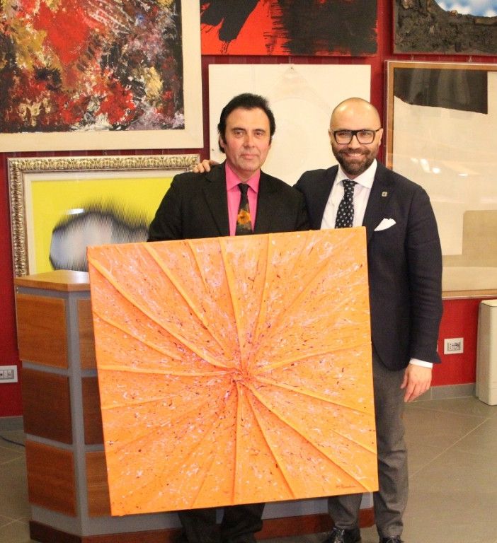 Massimo Paracchini espone e dona una sua opera in occasione dei 40 anni di Meeting Art e di Video Vercelli