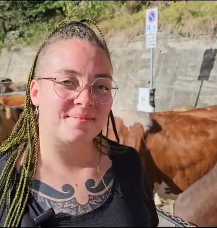 Alla Fiera di Rimella una storia sorprendente: da manager di multinazionale ad allevatrice in Valsesia. Video di Mauro Benedetti.