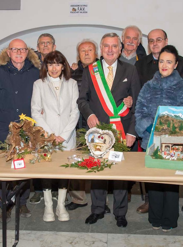 A Varallo la mostra artistica dei presepi: inaugurata l’esposizione degli artisti di FAV.
