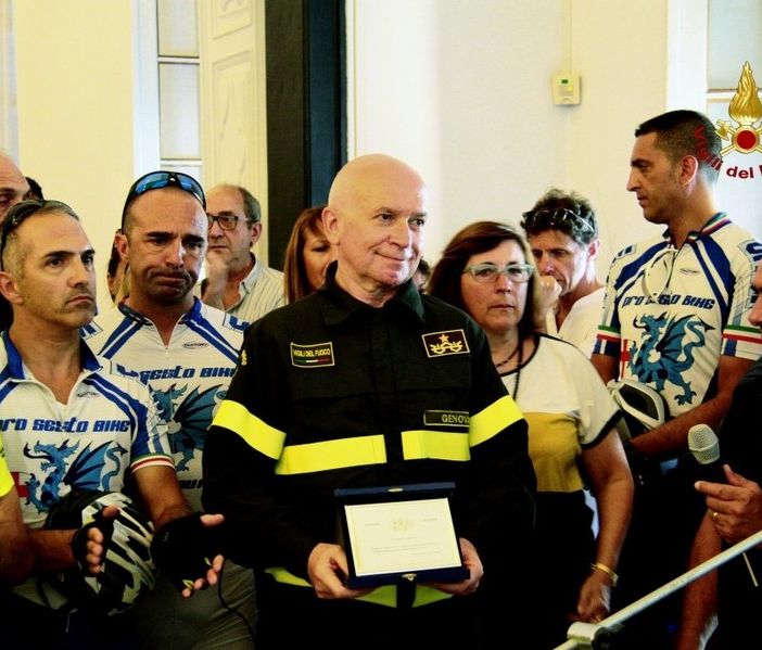 Anniversario Ponte Morandi: la targa donata ai Vigili del fuoco