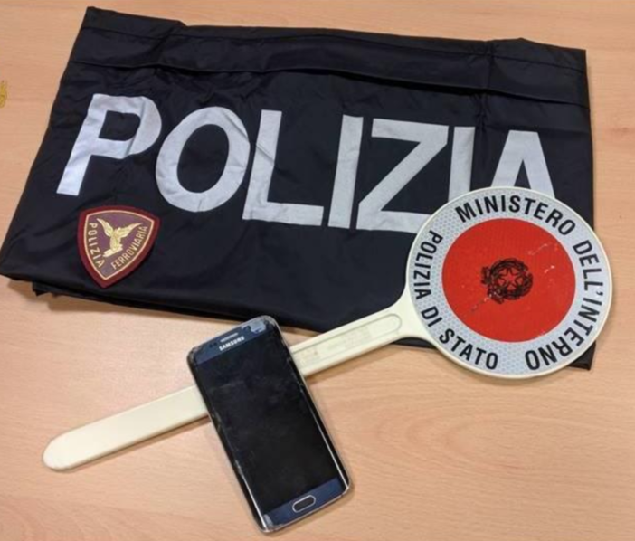Rapina ai danni di uno studente: nei guai cinque giovani