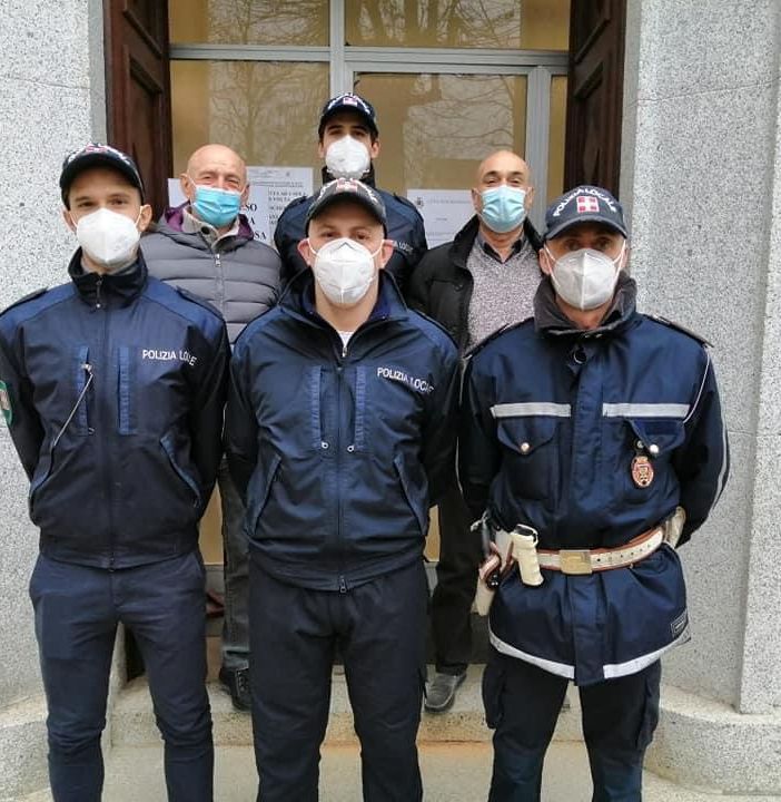 Borgosesia, nuovi agenti della Polizia locale in servizio: tra loro anche il modello star de “La pupa e il secchione”