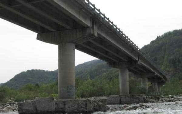 Quarona, gli orari e i giorni della chiusura del ponte che collega a Doccio