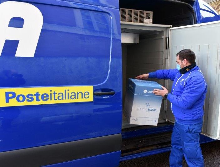 Proseguono le consegne di vaccini all'Ospedale di Vercelli