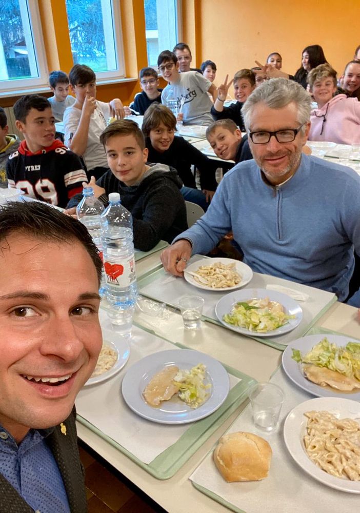 Gattinara: il sindaco a pranzo nella mensa scolastica con i ragazzi delle medie