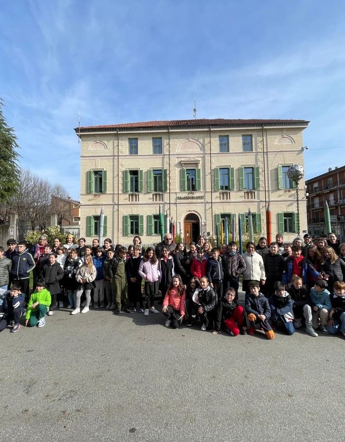 Gattinara: “UN GIORNO IN COMUNE”: i bambini delle quinte scoprono il municipio