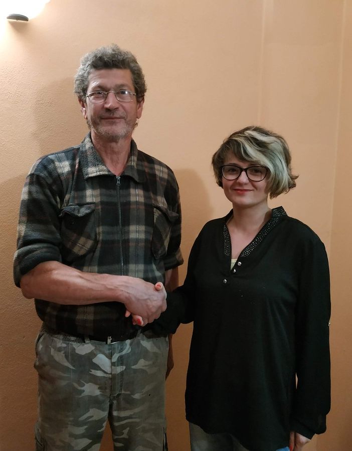 Ailoche, stretta di mano tra sindaco e pro loco per suggellare una nuova collaborazione