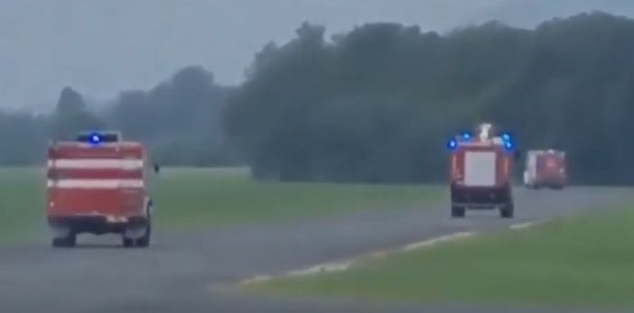 Velivolo va a sbattere contro gli alberi durante l'atterraggio: dramma sfiorato all'Aeroclub il giorno prima delle Frecce Tricolori