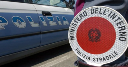 Trovato ubriaco al volante chiama un amico, che guidava con la patente falsa (foto di repertorio)
