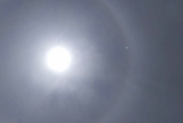 Piemonte, il “mistero” dell’enorme alone intorno al sole: ecco la spiegazione scientifica