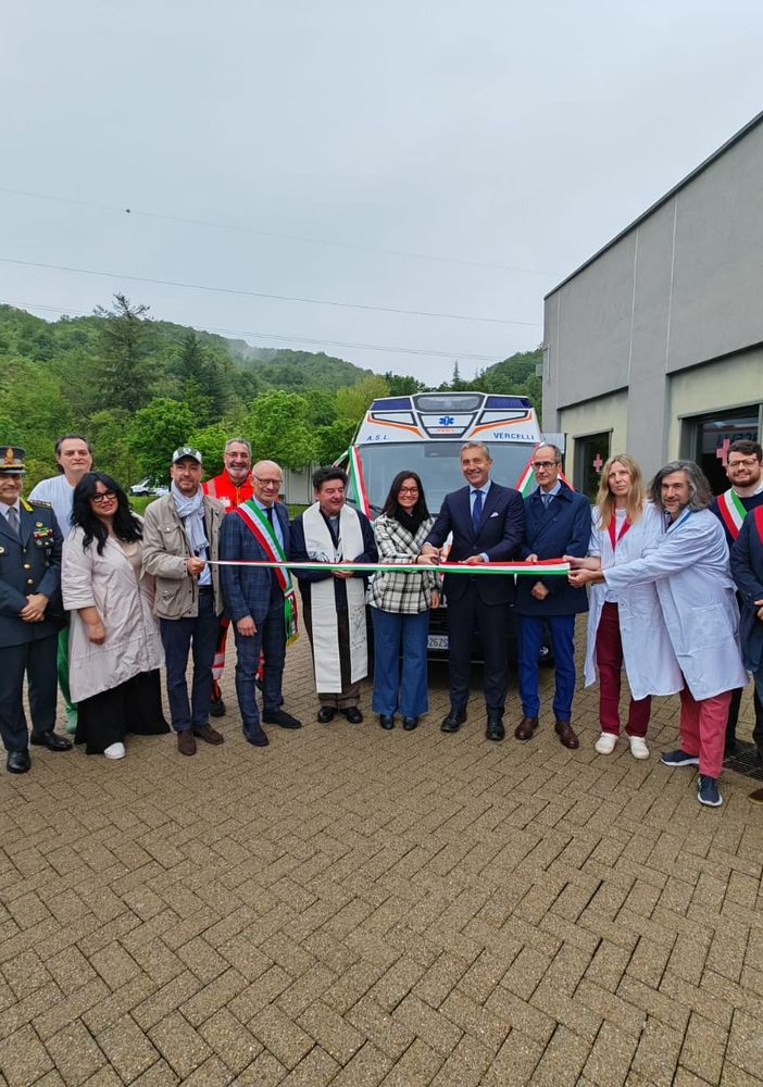 Inaugurata all’Ospedale di Borgosesia una nuova ambulanza per il trasporto dei pazienti