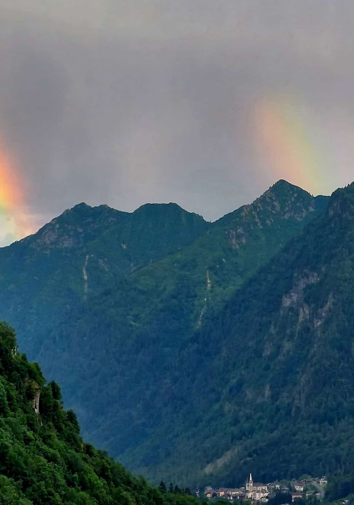 Ieri nei cieli di Alagna l'incanto dell'arcobaleno