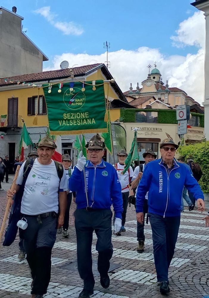 Biella accoglie gli Alpini valsesiani: si chiude il cammino, si apre la festa