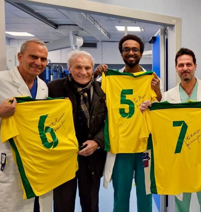 Le maglie del &quot;Team cardiologia&quot; dell'Asl Vercelli firmate da Altafini