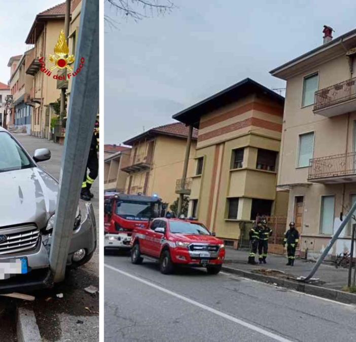Auto contro un palo a Gattinara: intervengono i soccorsi.