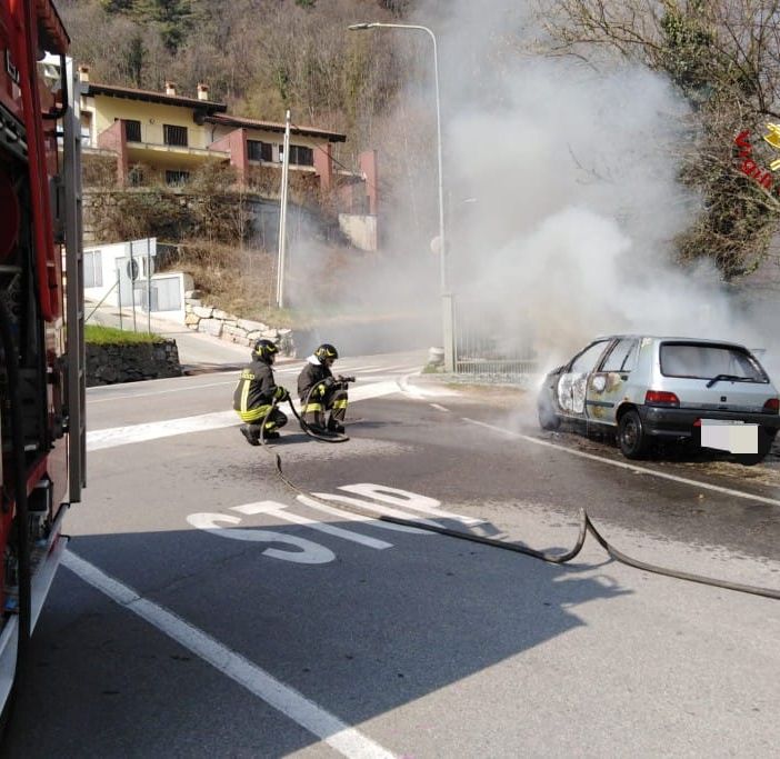 A Varallo a fuoco un'auto alimentata a GPL