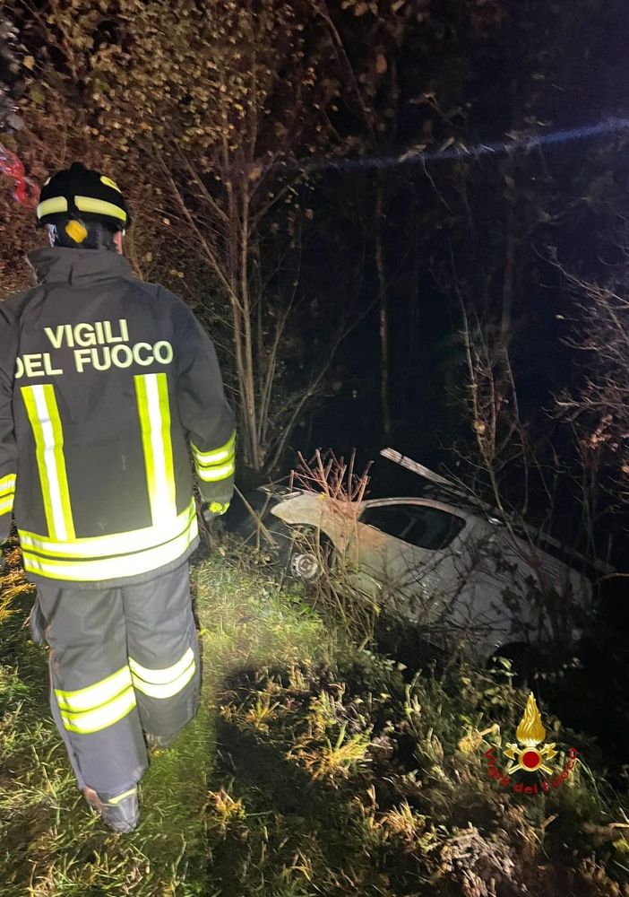 Serravalle: Finisce sbalzato fuori carreggiata dopo l'urto con un altro mezzo FOTO