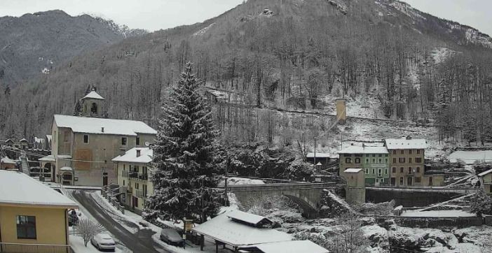 Dopo la neve, arriva il freddo e il gelo sulle strade della Valsesia: attenzione alla guida