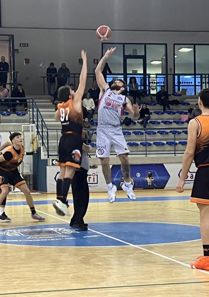 Barberi Valsesia Basket, gli artigli delle aquile ghermiscono la vittoria contro new basket team - Foto di Letizia Bertini.