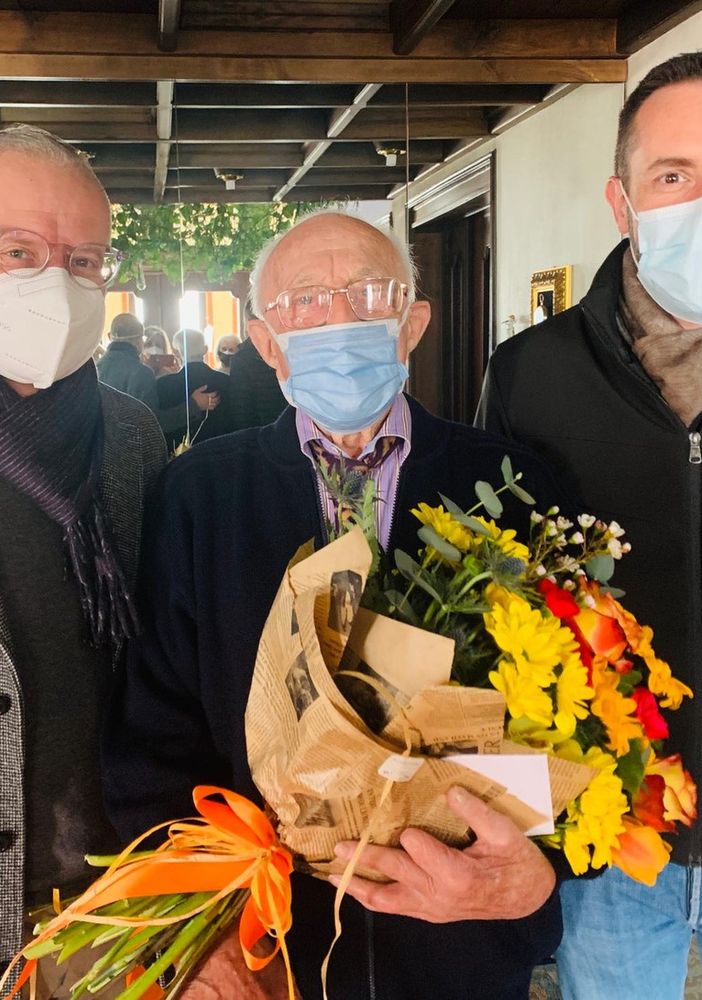 Borgosesia, gli auguri dell'amministrazione per i 100 anni di Giovanni Galoppini
