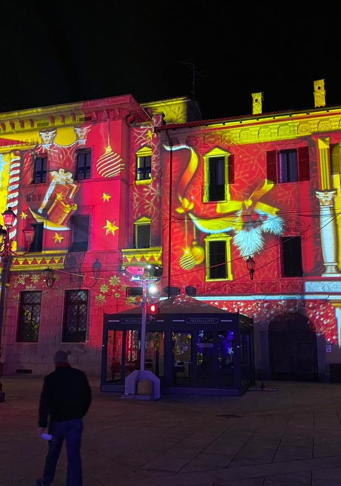 Borgosesia si illumina con le luci 3D dedicate al Natale FOTOGALLERY