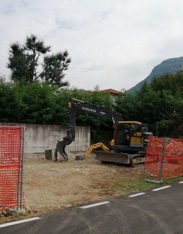 I lavori per il nuovo parcheggio in Via Vecchia per Grignasco