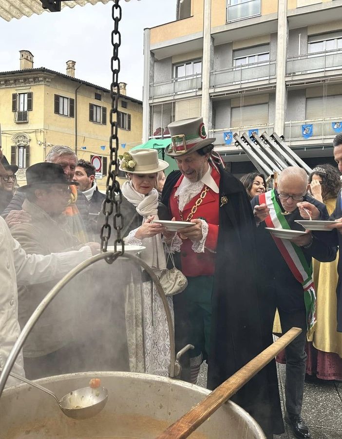 A Borgosesia è arrivato il Peru: inizia il carnevale