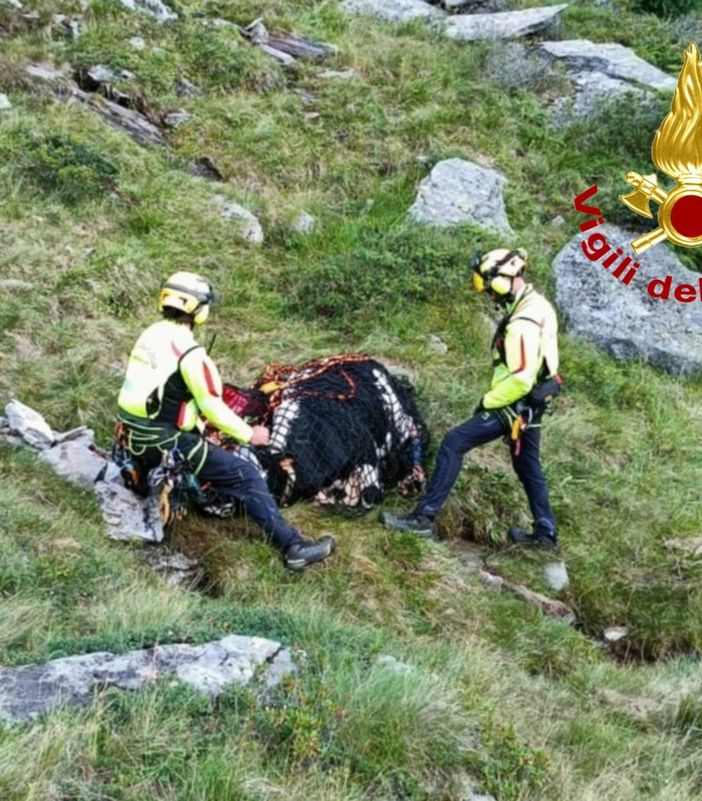 Alagna: bovino ferito in alpeggio, intervengono i Vigili del Fuoco con l'elicottero FOTO