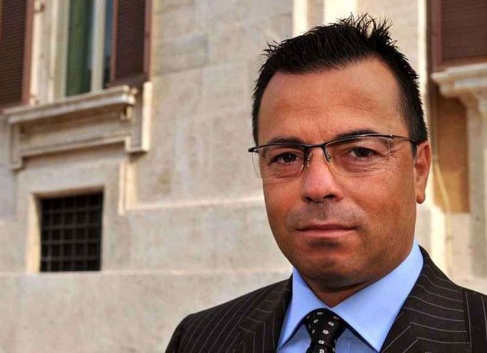 Un volantino irrispettoso verso Gianluca Buonanno su Facebook