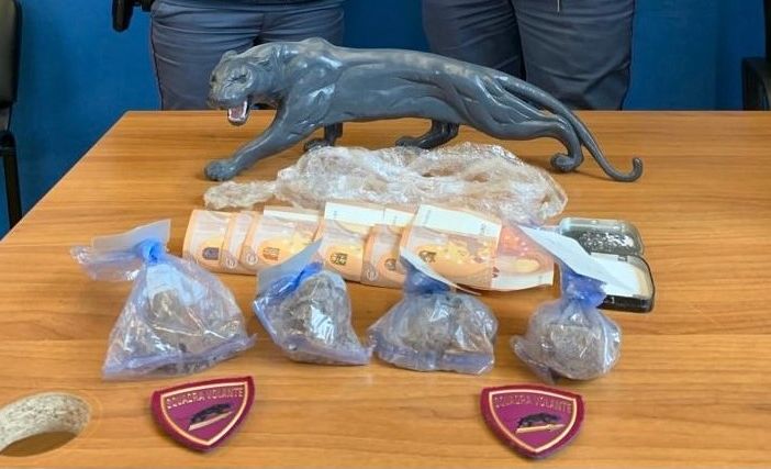 Nascondeva 2 etti di eroina. Vercellese arrestato in Lombardia