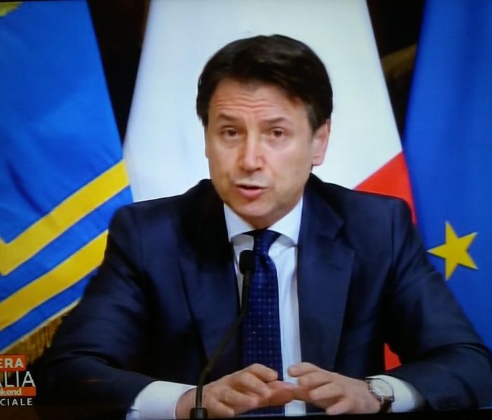Coronavirus, Conte: &quot;Chiuse tutte le attività che non producono beni essenziali per il Paese&quot;