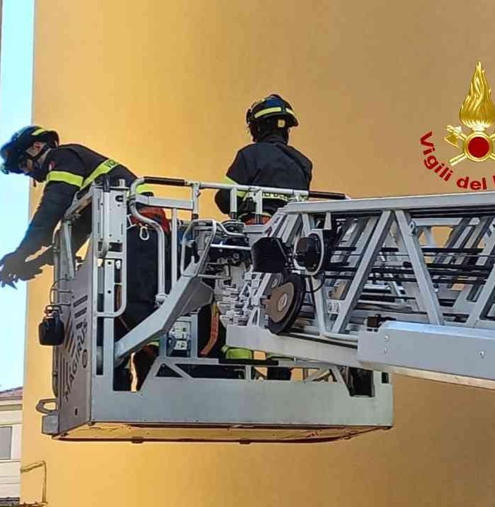 A Vercelli crollo di calcinacci da uno stabile