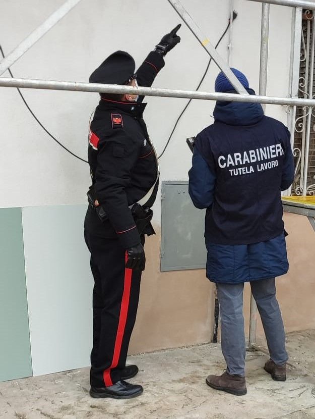 Denunciato impresario edile per furto aggravato e varie violazioni