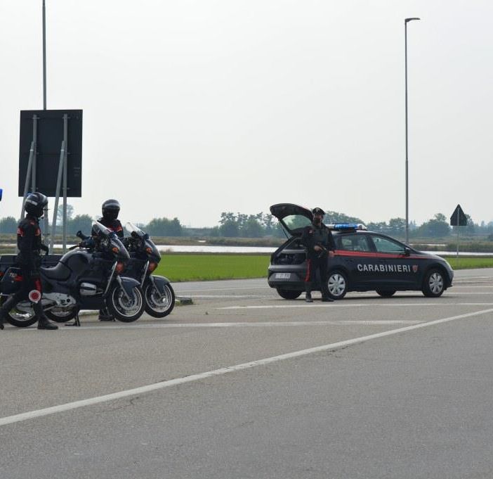 Prende a sprangate la ex moglie e il compagno, 41enne arrestato dai Carabinieri