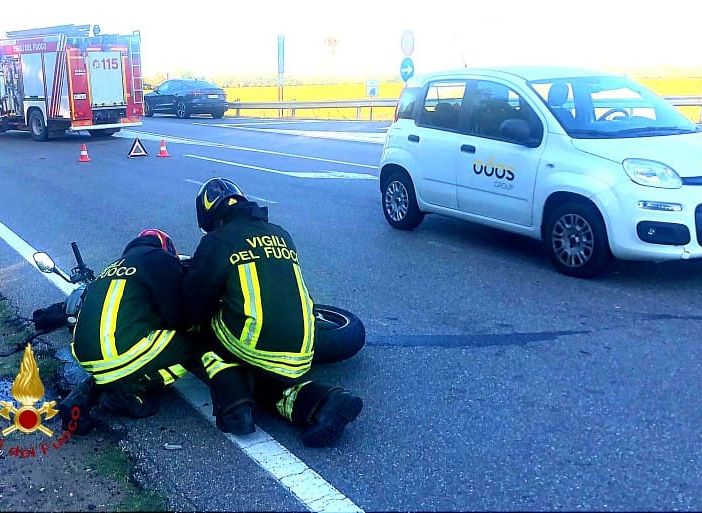 Incidente a Carisio: coinvolte 2 automobili e una moto