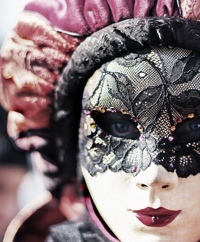 Al via il Carnevale Benefico di Muzzano, in scena anche le tradizionali maschere valsesserine e valsesiane