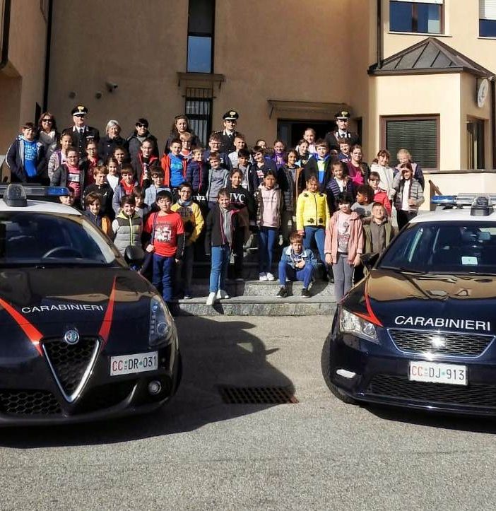Borgosesia: alunni in visita in caserma dai Carabinieri