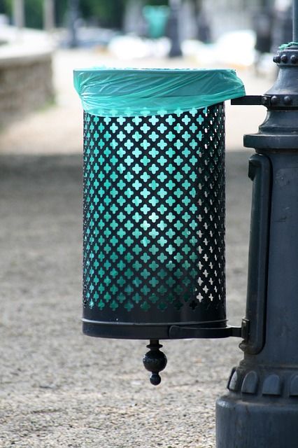 Borgosesia: Buttano la spazzatura nei cestini pubblici, identificati e sanzionati